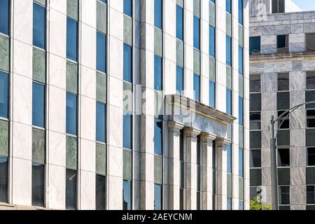 Atlanta, Georgia grattacielo Torre edificio nel centro di abstract la facciata esterna closeup con windows su pareti giornata di sole Foto Stock