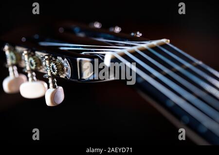 Dettaglio della chitarra classica paletta Foto Stock