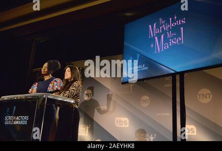 West Hollywood, Stati Uniti. Undicesimo Dec, 2019. Attrici Danai Gurira (L) e America Ferrera annunciare le candidature sul palco per la XXVI edizione SAG Awards al Pacific Design Center in West Hollywood, California Mercoledì, Dicembre 11, 2019. I vincitori saranno annunciati durante una a livello nazionale Simulcast live su TNT e TBS su Domenica, 19 gennaio 2020. Foto di Jim Ruymen/UPI Credito: UPI/Alamy Live News Foto Stock