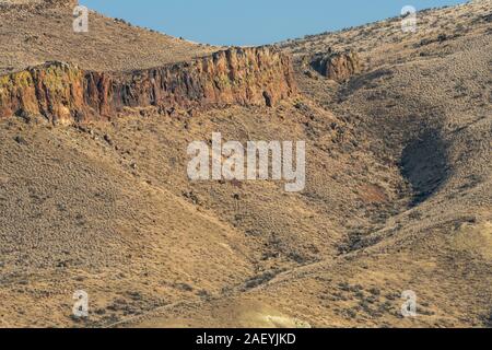 Viste le aride e colorato paesaggio delle colline dipinte Foto Stock