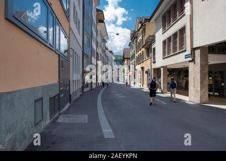 Lucerna, Svizzera - 21 Luglio 2019: Lucerna strada piena di vecchi e nuovi edifici in cielo chiaro Foto Stock