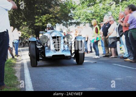 Vecchia madre Gun, un ex Brooklands racer con una storia affascinante visto qui al Classic giorni a Schloss Dyck Germania Foto Stock