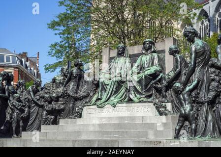 Un monumento in onore dei fratelli Van Eyck, Jan e Hubert, pittori della pala di Gand / adorazione del mistico Agnello, Gand, Fiandre, in Belgio Foto Stock