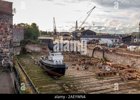 La Finlandia. Helsinki. Suomenlinna. Fortezza Sveaborg. Fortezza di finlandese. Fort Suomenlinna sullo sfondo del cielo blu. Bastion sistema di fortificazioni. Fo Foto Stock