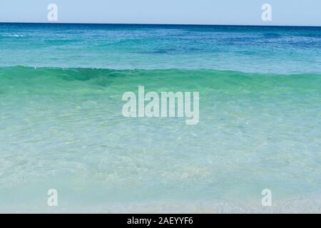 Bondi Beach a Sydney, Australia. Spiaggia idilliaca nella periferia est di Sydney. Foto Stock