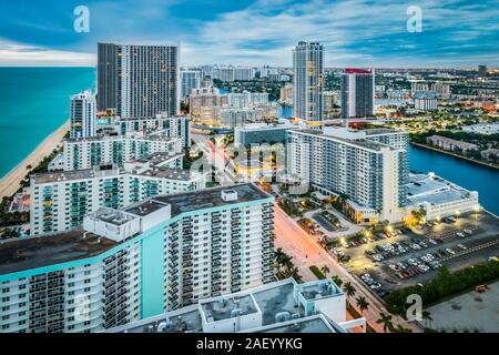 Hollywood Beach e città, Florida, Stati Uniti d'America. Foto Stock