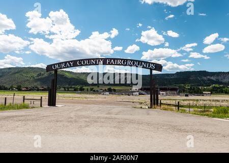 Ouray, STATI UNITI D'AMERICA - Agosto 14, 2019: Colorado county vicino alla città di San Juan Mountains un ampio angolo di visione di ingresso alla fiera in estate Foto Stock