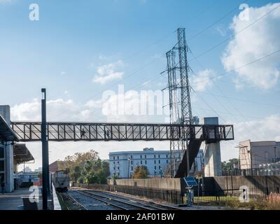 Rusty passaggio pedonale in Crescent Park, New Orleans, Stati Uniti d'America. Foto Stock