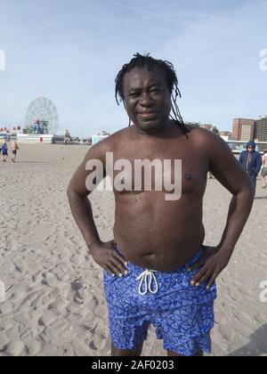 Coney Island Polar Bear Club raduno a Coney Island a Brooklyn, New York. Foto Stock