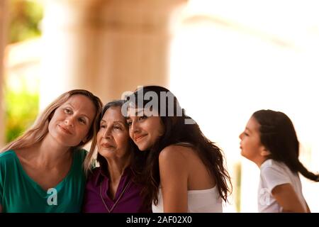 Multi-generazionale famiglia godendo del tempo insieme. Foto Stock