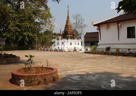 Tempio buddista (tat wat luang) in Luang Prabang (Laos) Foto Stock