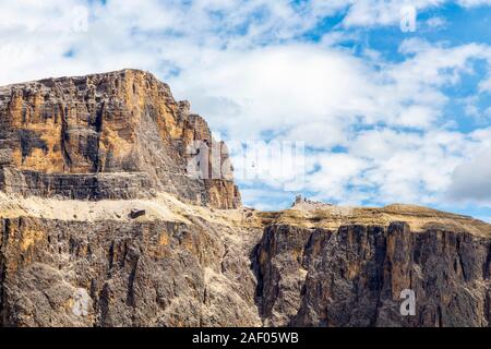 Pas Pordoi è una collina di Les Dolomiti (Itàlia) situato tra il gruppo del Sella, il nord e il gruppo della Marmolada, a sud. Il coun Foto Stock