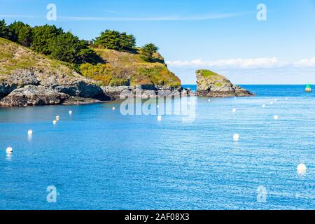 Seascape all'entrata del porto di Sauzon sull isola di Belle Ile en mer nel Morbihan Foto Stock