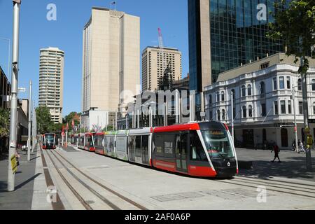Sydney light rail tram in fase di test presso il Circular Quay, Sydney, il 4 novembre, 2019. Foto Stock