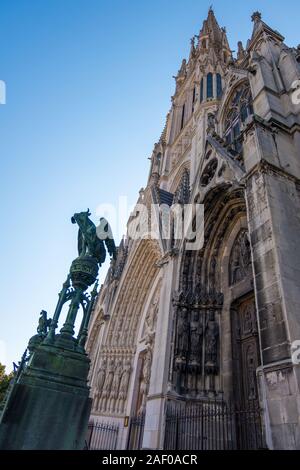 Nancy, Francia - 31 agosto 2019: Basilica di Saint-Epvre nel centro storico della città di Nancy nella regione della Lorena della Francia Foto Stock