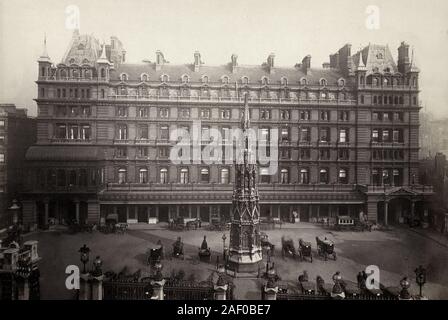 Charing Cross Hotel nella stazione ferroviaria di Londra Foto Stock