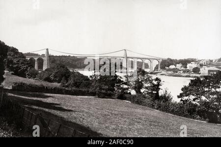 Menai Bridge da George Hotel, Anglesea, Galles Foto Stock