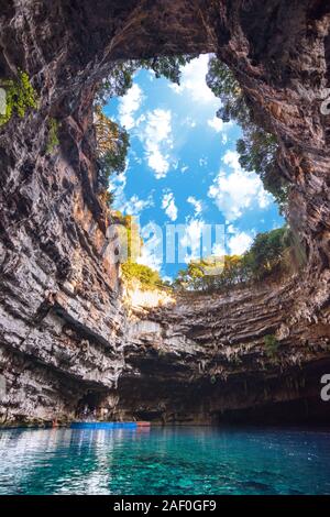 Famoso lago melissani sull'isola di Cefalonia, Grecia Foto Stock