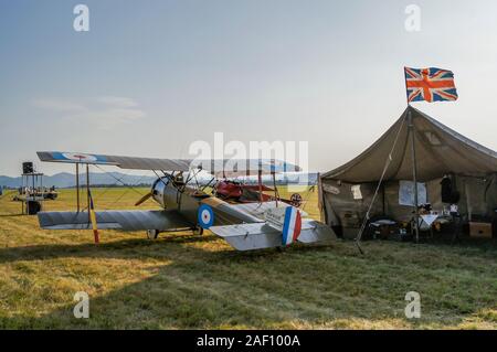 British Sopwith 1 1/2 Strutter piano in corrispondenza della tenda militare Airhow SIAF, Sliac, Slovacchia 2017 Foto Stock