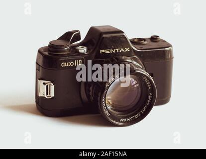 Usurati, Vintage Pentax Auto 110 telecamera analogica