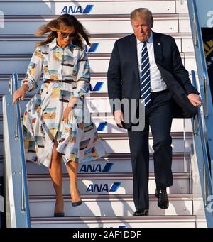 Tokyo, Giappone. 12 Dic, 2019. Stati Uniti Presidente Donald Trump e la First Lady Melania arriva a Tokyo International Airport in Tokyo, Giappone, il 25 maggio 2019. Foto di Keizo Mori/UPI Credito: UPI/Alamy Live News Foto Stock