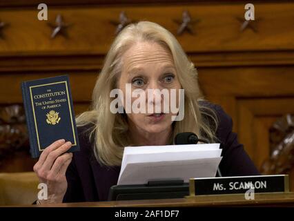 Washington, Distretto di Columbia, Stati Uniti d'America. Undicesimo Dec, 2019. Rappresentante degli Stati Uniti Maria Gay Scanlon (Democratico della Pennsylvania) parla durante una casa noi Comitato Giudiziario markup degli articoli di impeachment contro il presidente Donald Trump, sulla Capitol Hill Mercoledì, Dicembre 11, 2019, a Washington Credito: Jose Luis Magana/CNP/ZUMA filo/Alamy Live News Foto Stock