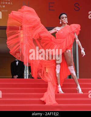 Cannes, Francia. 12 Dic, 2019. Winnie Harlow arriva sul tappeto rosso prima della proiezione del film "Una volta in . Hollywood' presso la 72annuale internazionale di Cannes Film Festival di Cannes, Francia, il 21 maggio 2019. Foto di David Silpa/UPI Credito: UPI/Alamy Live News Foto Stock