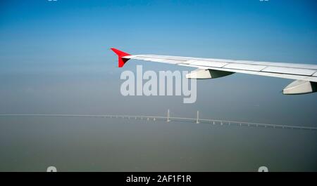 Ponte di Hong Kong-Zhuhai-Macau da un aereo che vola a Hong Kong, Cina, Sud-Est asiatico Foto Stock