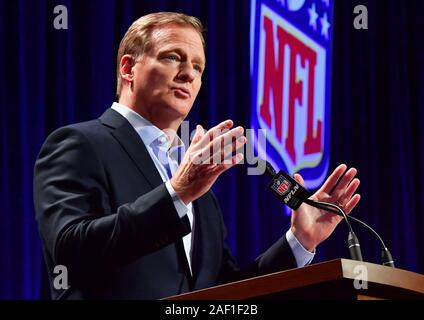 Atlanta, Stati Uniti. 12 Dic, 2019. Signor Commissario NFL Roger Goodell tiene una conferenza stampa prima del Super Bowl LIII in Atlanta, il 30 gennaio 2019. Goodell ha parlato di Super Bowl preparati, instant replay problemi e altri problemi di NFL. Foto di Kevin Dietsch/UPI Credito: UPI/Alamy Live News Foto Stock