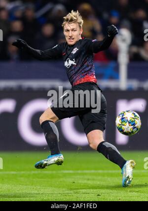 Il 10 dicembre 2019, France (Francia), Lione: Calcio: Champions League, Olympique Lyon - RB Leipzig, fase di gruppo, gruppo G, 6° giornata nel Groupama Stadium. Lipsia si è Emil Forsberg gioca la palla. Foto: Robert Michael/dpa-Zentralbild/dpa Foto Stock