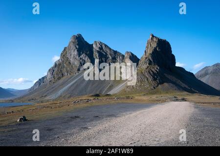 Montagna selvaggia a Hvalnes, Islanda Foto Stock