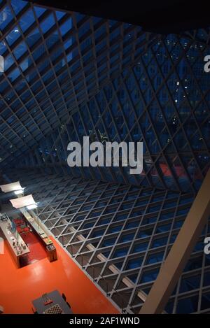 Interno del Seattle Central Public Library di OMA / REX architetti. Foto Stock