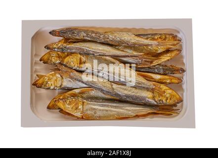 Pesce affumicato in confezione su un bianco sfondo isolato Foto Stock