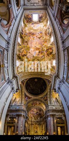 Vista panoramica all'interno della sala principale della chiesa di San Ignazio di Loyola a Campo Marzio Foto Stock