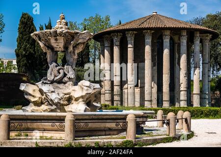 Triton bene e il Tempio di Ercole Vincitore, il Tempio di Ercole Vincitore, situato presso il Foro Boario, Foro Boario Foto Stock