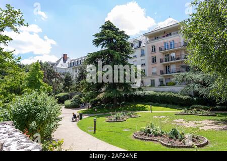 Le Plessis-Robinson (area di Parigi): real estate, gli edifici e il parco del municipio, nel distretto di Coeur de Ville. Foto Stock