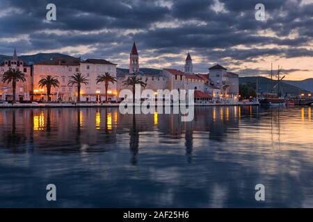 Il Trogir in alba, Dalmazia, Croazia Foto Stock