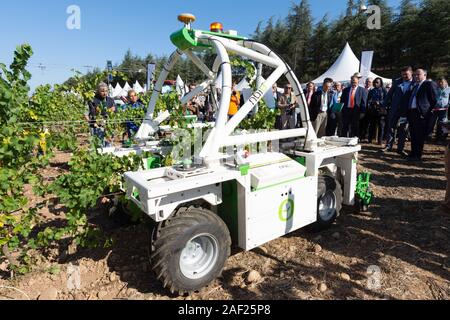 Il Ministro francese dell'agricoltura Didier Guillaume frequentando il Tech&Bio Fiera internazionale, una mostra che presenta organico ed un alternativo Foto Stock