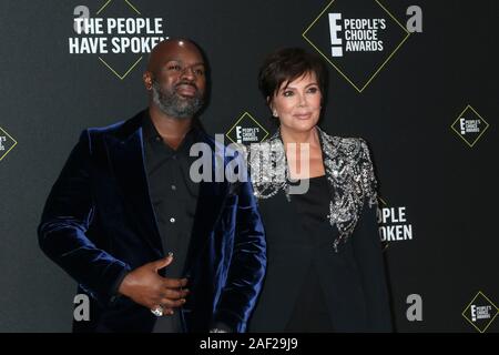 2019 People's Choice Awards a Barker appendiabiti il 10 novembre 2019 a Santa Monica, CA dotata di: Corey Gamble, Kris Jenner dove: Santa Monica, California, Stati Uniti quando: 11 Nov 2019 Credit: Nicky Nelson/WENN.com Foto Stock