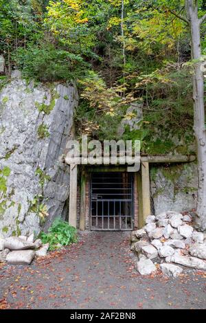 Metropolitana città nazista Oso?wka, SŠuferhšhen, Polonia, novembre 2019. Aumentata bombardamento alleato nazista in territorio tedesco i tedeschi hanno costruito un esteso und Foto Stock