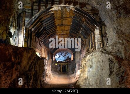 Metropolitana città nazista Oso?wka, SŠuferhšhen, Polonia, novembre 2019. Aumentata bombardamento alleato nazista in territorio tedesco i tedeschi hanno costruito un esteso und Foto Stock