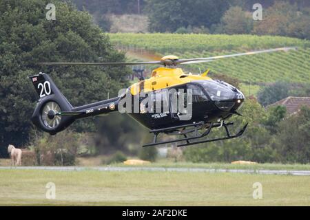 RAF Airbus Elicotteri Juno HT1 elicottero di DHFS che effettua l'addestramento tattico di elicotteri militari da esercito, marina e Royal Air Force Foto Stock