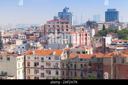 Istanbul, Turchia. Aerial cityscape con antiche e moderne case Foto Stock