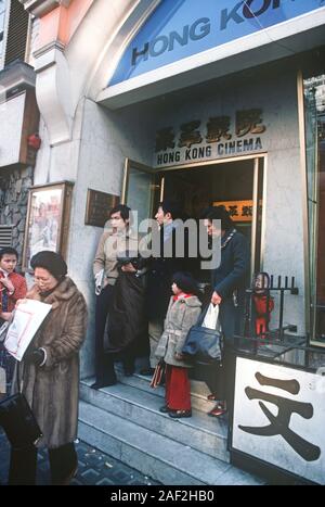 Lasciando cinese Hong Kong Cultural Centre in Chinatown, Soho, London, 80s Foto Stock