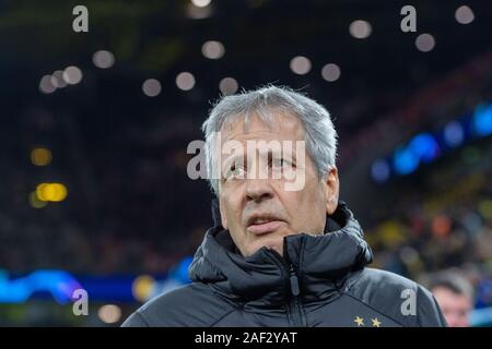 Dortmund, Deutschland. Decimo Dec, 2019. Lucien FAVRE (pullman, FARE), mezza lunghezza, calcio Champions League, fase di gruppo, Gruppo F, giornata 6, Borussia Dortmund (DO) - Slavia Praga (Slavia) 2: 1, su 10.12.2019 a Dortmund/Germania. | Utilizzo di credito in tutto il mondo: dpa/Alamy Live News Foto Stock