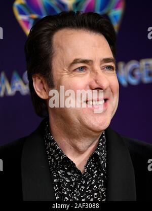 Jonathan Ross frequentando il cantante mascherato premere lancio tenutasi al Mayfair Hotel, London. Foto Stock