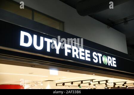Duty free logo del negozio visto a Lisbona Portela Airport. Foto Stock