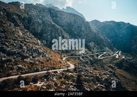 Sa Calobra strada in Maloorca, Spagna, il luogo preferito per tutti i piloti di moto Foto Stock