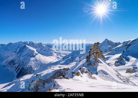 Cime del ghiacciaio di Hintertux ski resort nel Tirolo austriaco Foto Stock