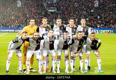 Team Juve, lasciato indietro a destra il portiere Gianluigi BUFFON (Juve), Daniele RUGANI (Juve), Merih DEMIRAL (Juve), Adrien RABIOT (Juve), Cristiano Ronaldo (Juve), anteriore sinistra a destra Federico BERNARDESCHI (Juve), Gonzalo HIGUAIN (Juve), Mattia De Sciglio (Juve), Juan CUADRADO (Juve), Miralem PJANIC (Juve), Danilo Luiz DA SILVA (Juve) calcio Champions League, Turno preliminare, sesta giornata gruppo D, Bayer 04 Leverkusen (LEV) - Juventus Torino (Juve) 0: 2, su 11.12.2019 a Leverkusen / Germania. | Utilizzo di tutto il mondo Foto Stock